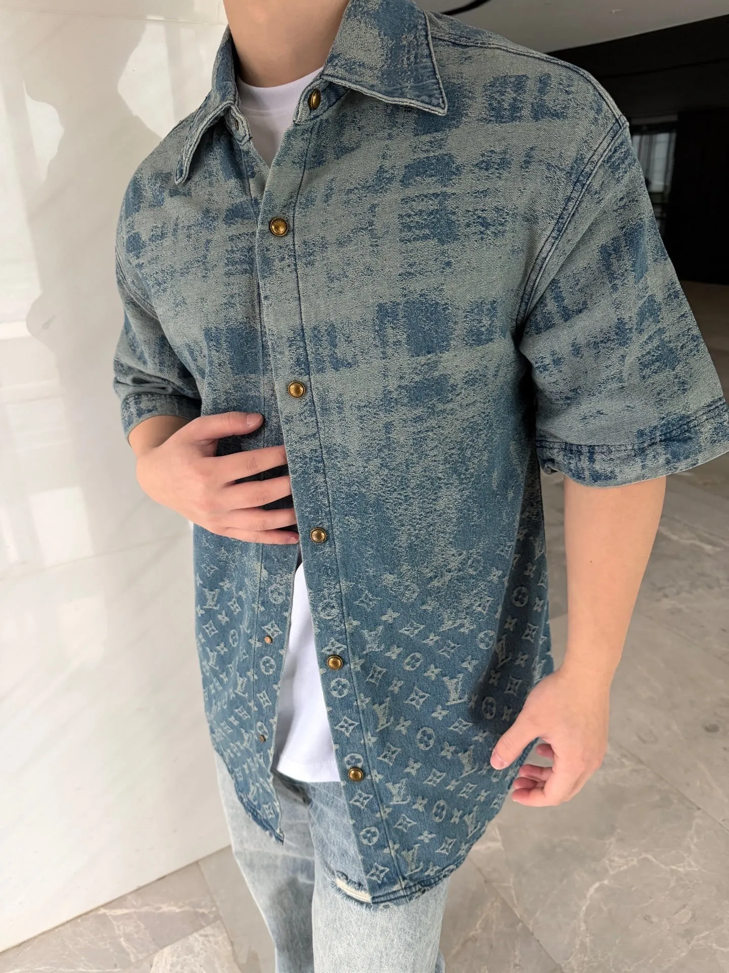 Louis Vuitton/Louis Vuitton presbyopic logo gradient denim short-sleeved shirt
